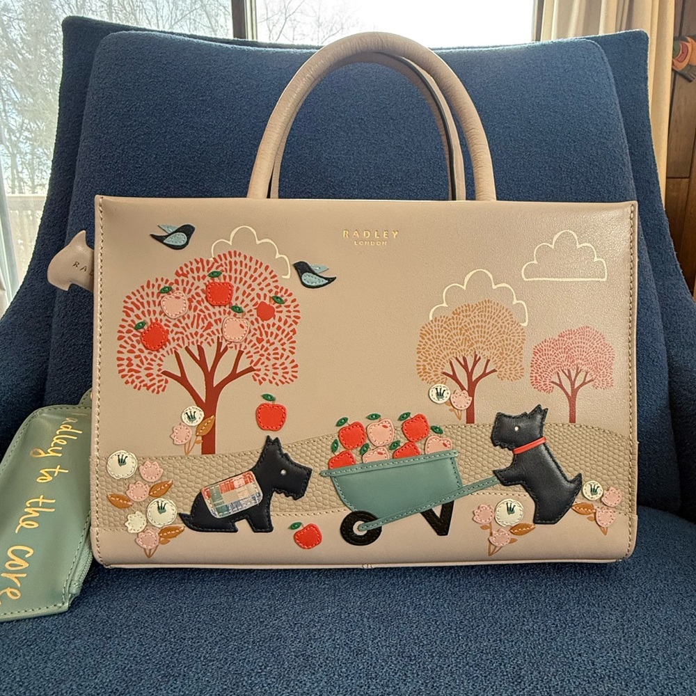 RARE Radley London Picture Bag Radley to the Core Apple Satchel Bag _Price Firm